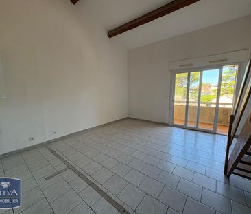 Location Appartement 2 pièces 50m² ST MITRE LES REMPARTS 13920 - Photo 1