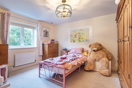 4 bedroom semi-detached house to rent - Photo 5