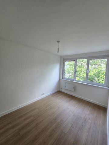 3 bedroom flat to rent - Photo 3