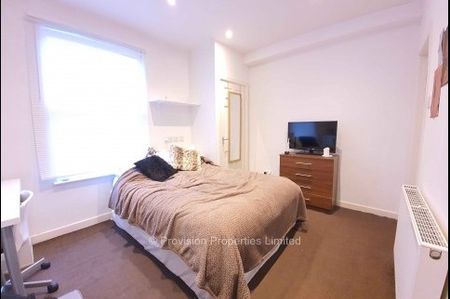 3 Bedroom 3 Bathroom House - Photo 3