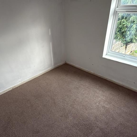 3 bedroom end of terrace house to rent - Photo 1