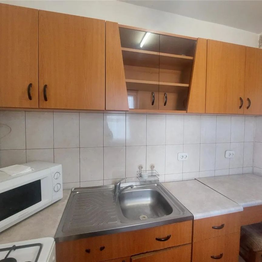 Apartament 1 camera, zona Penny, Confectii - Fotografie 1