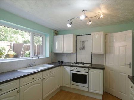 3 bedroom end of terrace house to rent - Photo 2