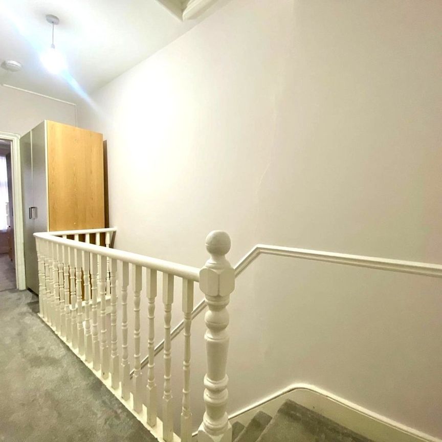 4 Bed Terraced House, Totterdown Street, SW17 - Photo 1