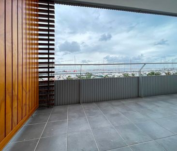 Bonito apartamento con vistas al mar, 2 dormitorios, terraza, ascen... - Photo 4