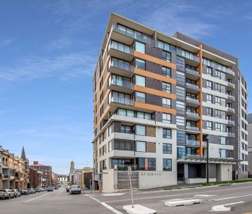 Air-conditioned studio apartment with city views. Great lifestyle l... - Photo 5