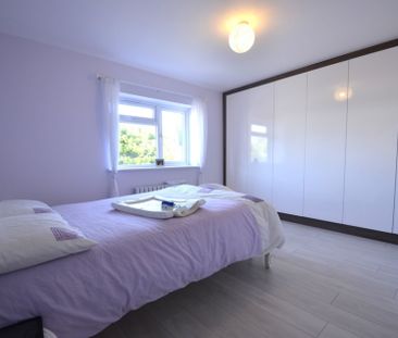 4 bedroom Detached house to rent - Photo 2