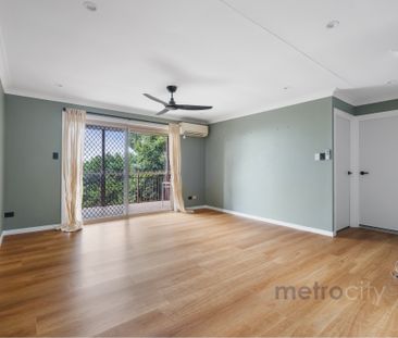 This 2 Bed, 2 bath with air con is calling your name! - Photo 4