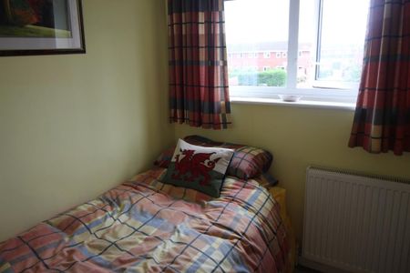 3 bedroom terraced house to rent - Photo 3