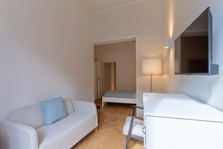 Piazza de Pitti, Florence, Tuscany 50125 - Photo 4