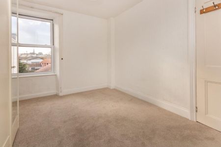 4 bedroom terraced house to rent - Photo 5