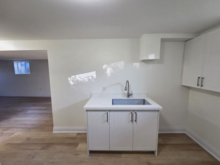 For Lease - 12 Ferndale Avenue Unit# Lower, St. Catharines, Ontario - Photo 4