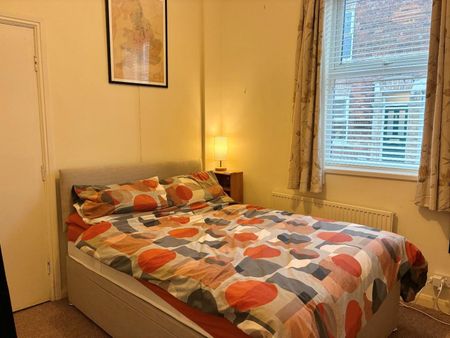 1 bedroom Flat To Let - Photo 4