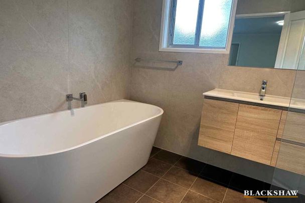 Spacious 3 - Bedroom Home in Prime Location! - Photo 1