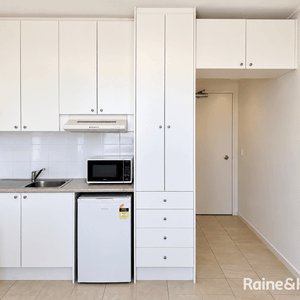 Affordable Studio Living in Convenient Kingsford - Photo 2