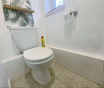 4 bedroom semi-detached house to rent - Photo 2