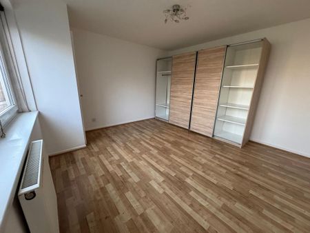 4 bedroom flat to rent - Photo 3