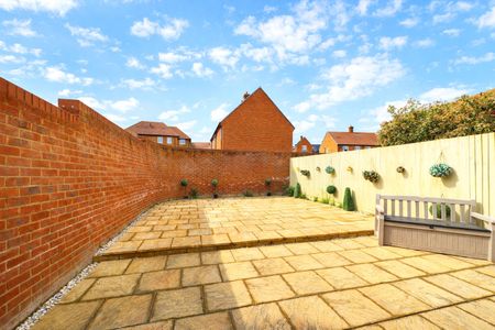 3 bedroom House in Heather Green, Warfield - Photo 5