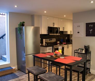 For Lease - 370 Chambers Crescent, Newmarket, Ontario - Photo 3