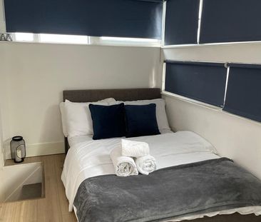 Studio Flat, Charleville Road, W14 - Photo 5