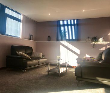 1 bedroom in a flat share to rent - Photo 2