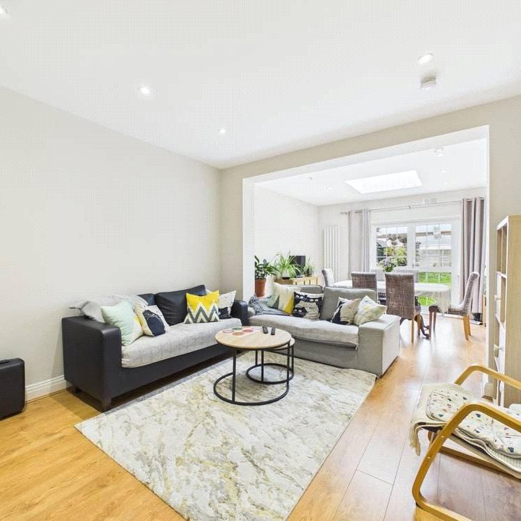 3 bedroom end of terrace house to rent - Photo 1