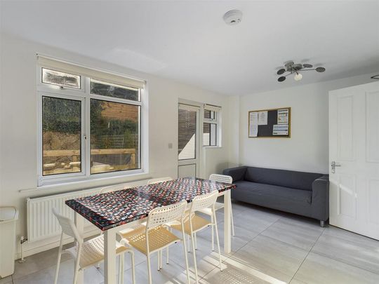 6 bedroom terraced house to rent - Photo 1