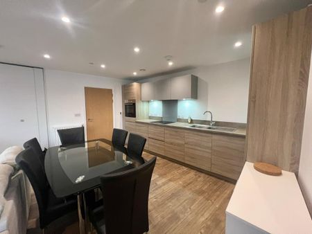 3 bedroom flat to rent - Photo 4