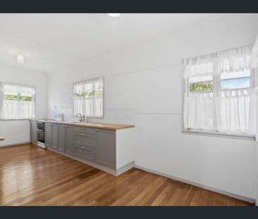 Charming 3-Bedroom Cottage on a Corner Block in Booval - Photo 6