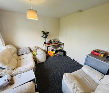 4 bedroom semi-detached house to rent - Photo 1