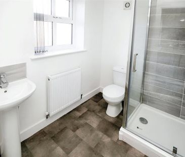 3 bedroom end of terrace house to rent - Photo 4