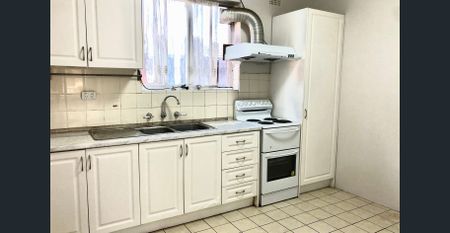 Full brick 2 bedroom unit with lock-up garage, Train Station within minutes walk - Photo 5