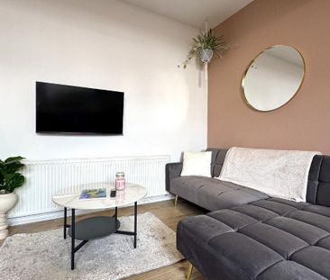 4 bedroom flat to rent - Photo 2