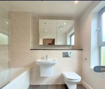 3 bedroom flat to rent - Photo 5