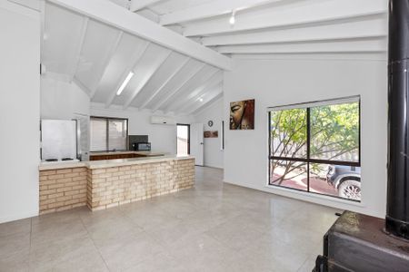 2/44 Perseus Road, - Photo 2