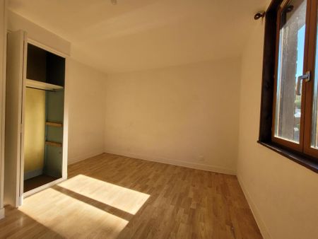 Location Appartement 3 pièces 63m² LILLEBONNE 76170 - Photo 3