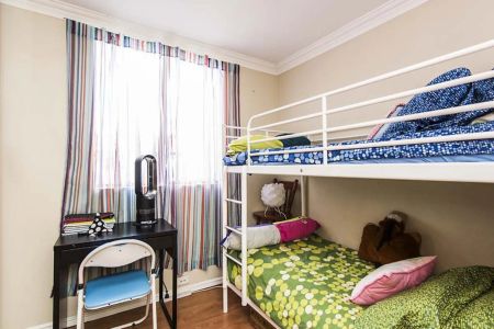 Just in time for with Autumn & Winter... this bright apartment is partly furnished with air con, close to shops, restaurants, beach and train line! - Photo 3