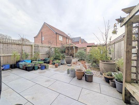 2 bedroom property to rent - Photo 1