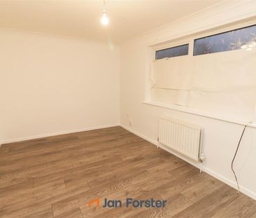 2 Bedroom Flat - Ground Floor - Photo 2