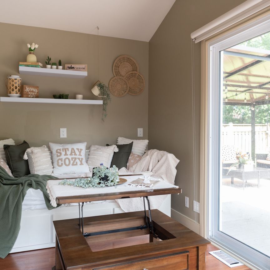 For Lease - 5853 Mcleod Road, Niagara Falls, Ontario - Photo 1