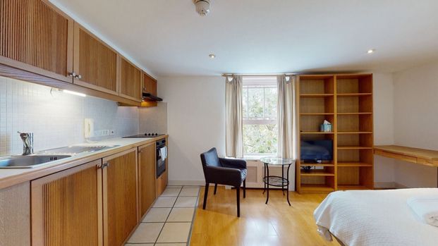 Cartwright Gardens, London, WC1H - Photo 1