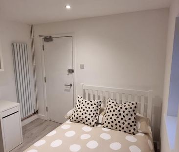 5 bedroom semi-detached house to rent - Photo 3