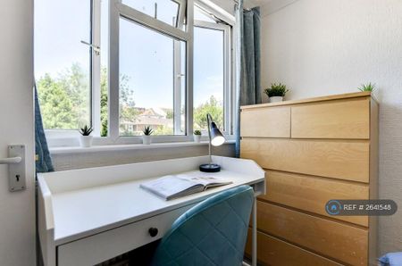 1 bedroom in a house share to rent - Photo 5