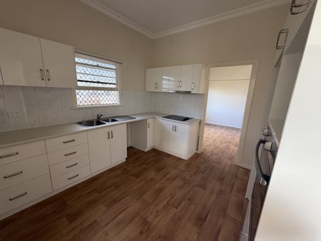 5 Warner Street, South Toowoomba - Photo 4
