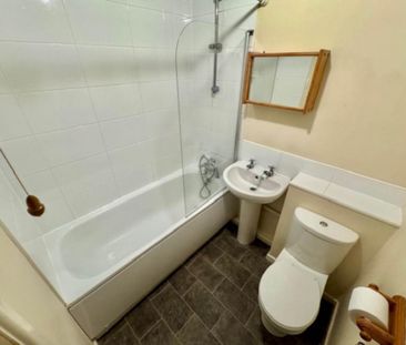 2 bedroom semi-detached house to rent - Photo 6