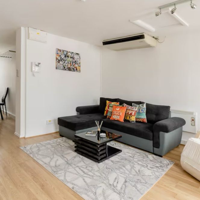 Studio Flat, Old Compton Street, W1D - Photo 1