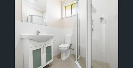 Spacious Granny Flat with Double Garage - Photo 3