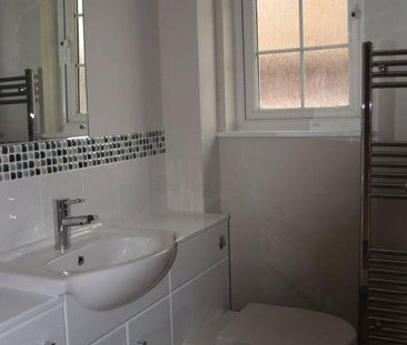 2 bedroom semi-detached house to rent - Photo 3