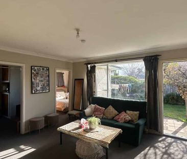 Sunny two bedroom unit - Photo 1