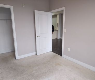 For Lease - 5020 Corporate Drive Unit# 409, Burlington, Ontario - Photo 5